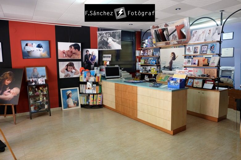 Estudio de fotografía en Mollet del Vallès, Foto Sánchez fotógrafo bodas, bebés y embarazadas.