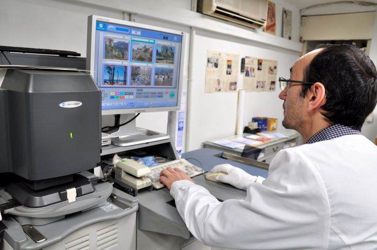 Color VIF laboratorio fotográfico profesional Barcelona, foto digital y analógica barato, fotos DNI, revelado ONLINE,Revelar fotos barato en Barcelona