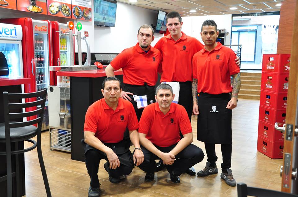 El cubo del tapeo, Mollet del Vallès, Barcelona, tapas Mollet, nuevo local, 3º aniversario,cubo de cerveza con tapas, rejos, bravas,