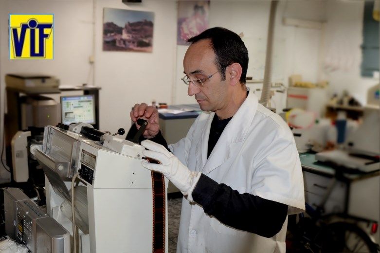 Color VIF laboratorio fotográfico profesional Barcelona, foto digital y analógica barato, fotos DNI, revelado ONLINE,Revelar fotos barato en Barcelona,ampliaciones