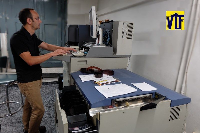 Color VIF laboratorio fotográfico profesional Barcelona, foto digital y analógica barato, fotos DNI, revelado negativos y escanear
