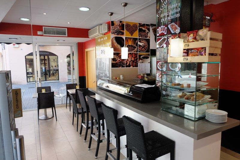 Cerveseria La Esquinita, tapas y desayunos, terraza C/Ramon Casas, 08100 Mollet del Vallès, Barcelona