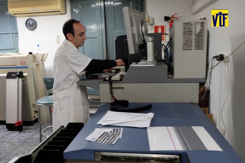 Color VIF laboratorio fotográfico profesional Barcelona, foto barata, fotos DNI al momento primera calidad