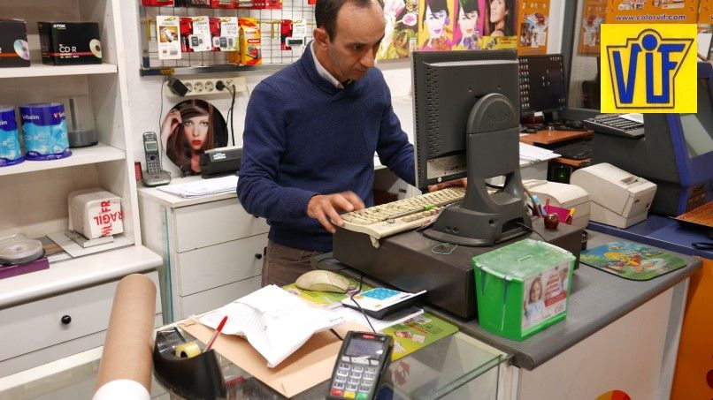 Fotos DNI en Barcelona,fotos digitales y revelado analógico, Colorvif laboratorio fotográfico