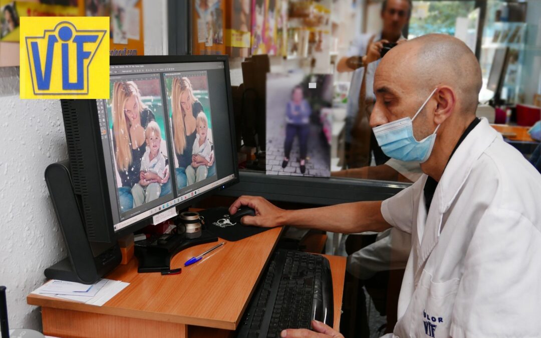 Revelar fotos a color en Barcelona proceso químico laboratorio fotográfico Colorvif