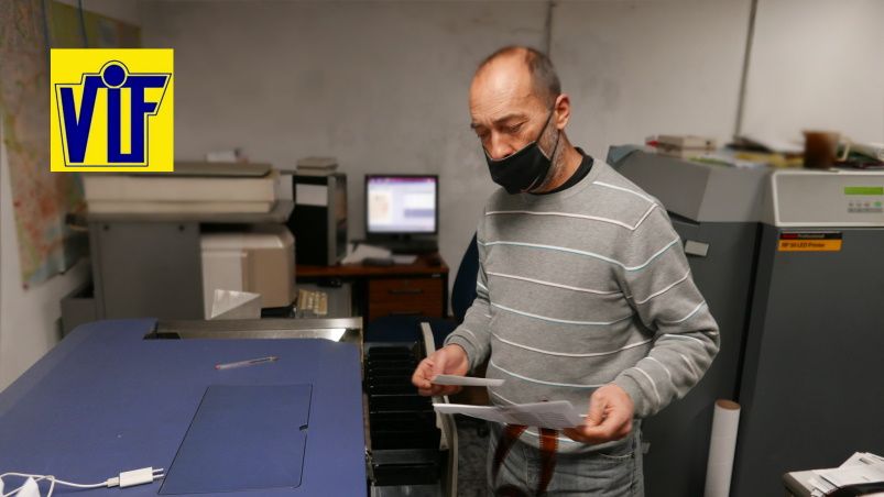 Fotos para pasaporte o DNI en 5 minutos en Colorvif, en el centro de Barcelona