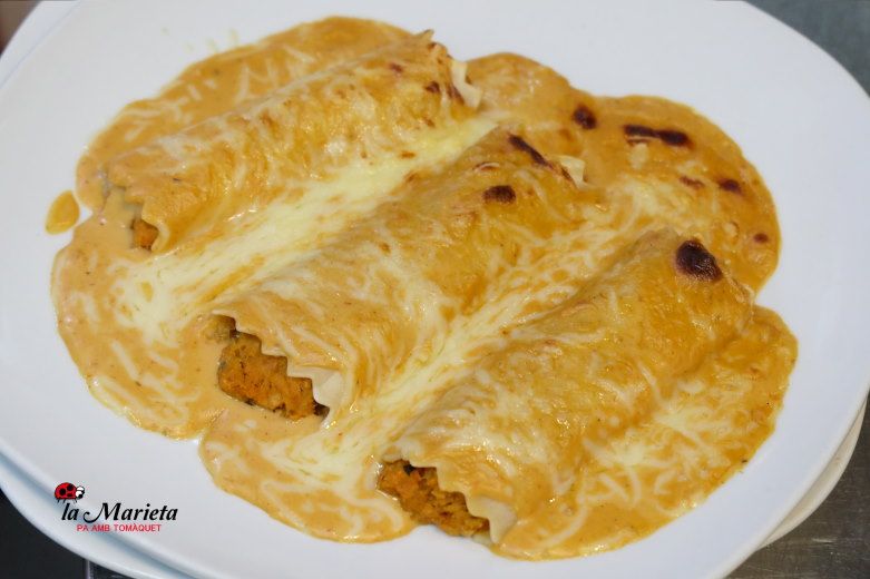 Comer canelones caseros restaurant la Marieta Mollet Vallès, Barcelona